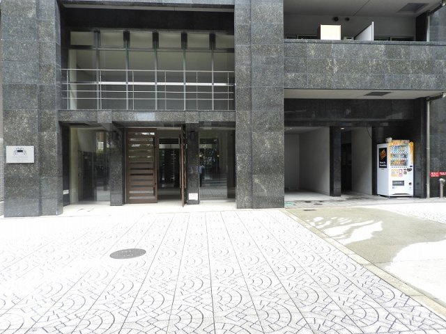 レオンコンフォート本町東のエントランス