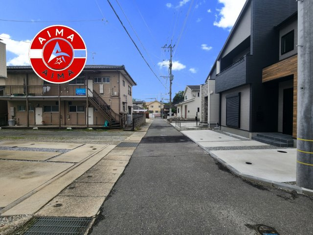 糟屋郡須恵町大字旅石第28-2棟（1号棟）の前面道路含む現地写真|前面道路は閑静な住宅地をはしる車通りの少ない道路。お車の出し入れが苦手なママや小さなお子様にも安心ですね。しっかり舗装もされているので、ベビーカーや自転車で通っても快適に通行できます。