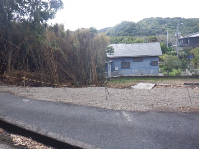 波左間の前面道路含む現地写真