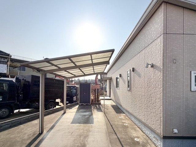 【中古戸建】高崎市吉井町下長根の外観|■カーポート｜カーポート付きですので、愛車もしっかり保護でき安心です♪