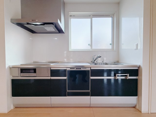 【中古戸建】高崎市吉井町下長根のキッチン|■キッチン｜全スライド式収納キッチン♪お皿や鍋の出し入れもラクラクです（＾＾）！