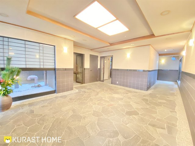 グラン・ブルー二条城北　4階のエントランス