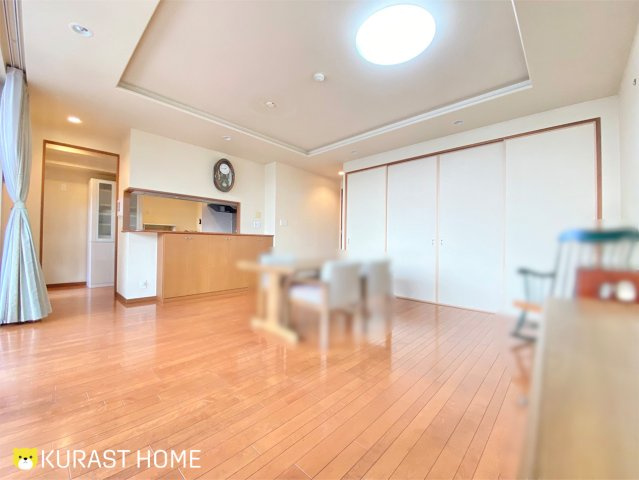 グラン・ブルー二条城北　4階の居間・リビング