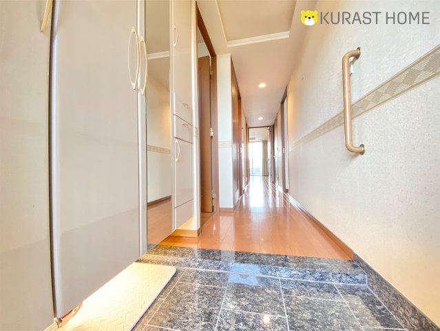 グラン・ブルー二条城北　4階の玄関