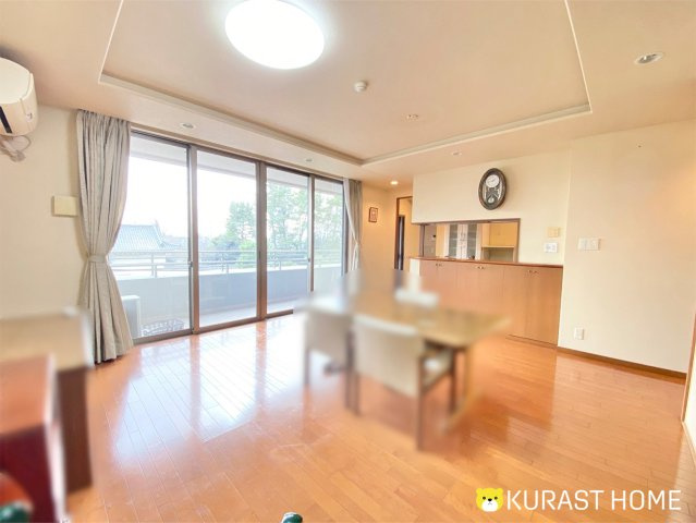 グラン・ブルー二条城北　4階の居間・リビング