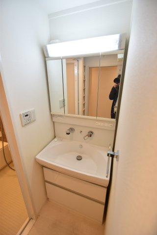 大阪市都島区東野田町５丁目の賃貸マンションの洗面所