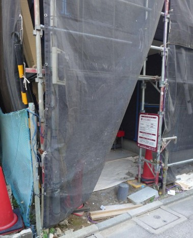 足立区東和２丁目のアパートのエントランス