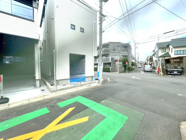 中野区江古田１丁目　新築一戸建　都営大江戸線　新江古田の前面道路含む現地写真