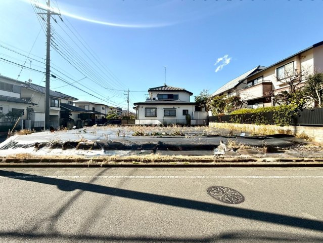町田市成瀬台　建築条件なし売地の前面道路含む現地写真|周辺環境良好な、第一種低層住居専用地域の土地。