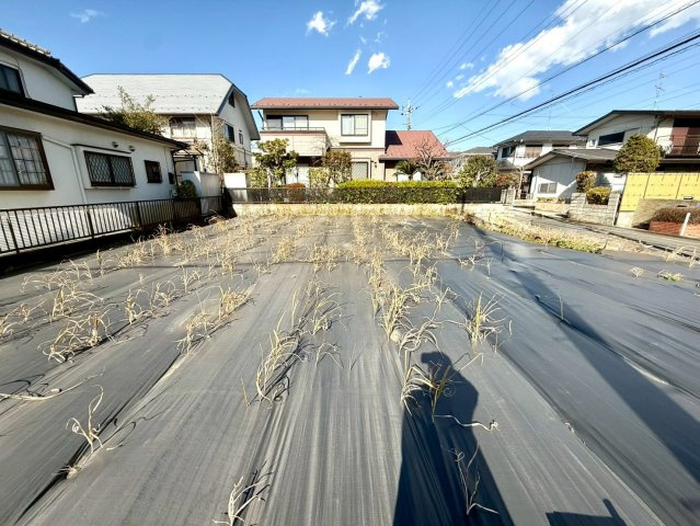 町田市成瀬台　建築条件なし売地の外観|周囲は低層住宅中心。静かな暮らしを叶える成瀬台三丁目の土地。