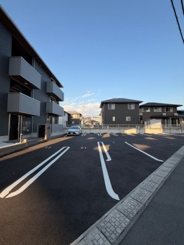 ディアライズ久米中央の駐車場