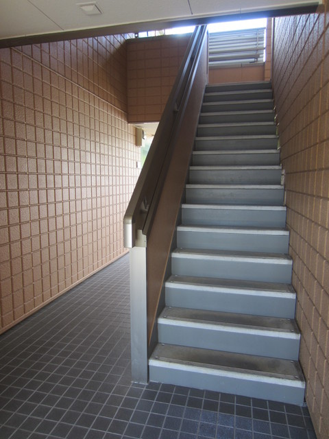 メゾン五香のロビー|★共有階段★