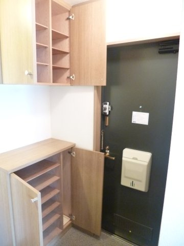 メゾン五香の玄関