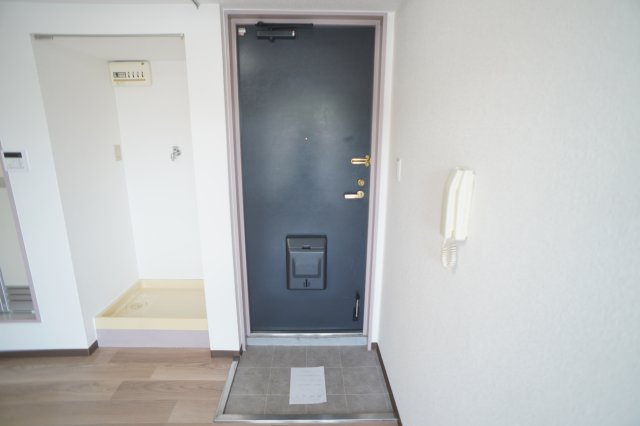 シティパレス富雄南の玄関