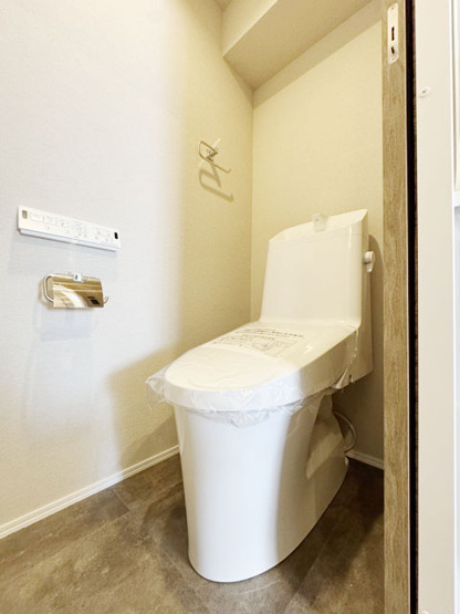 【トイレ】 | リブポート上野松が谷 | トイレはもともと個人の領域である自宅の中でも、最もプライベートな空間です。だからこそ、ほしい「落ち着き」がここにあります。～即日のご見学可能～　お問合せはお気軽にどうぞ。
