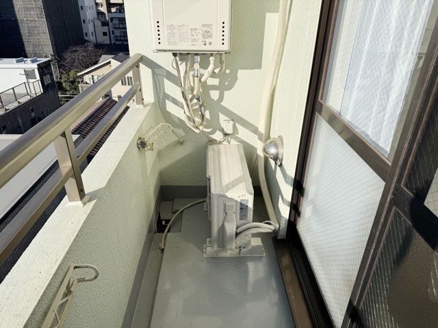 【バルコニー】 | リブポート上野松が谷 | バルコニーの様子。ここからの眺めが、日々のストレスを発散してくれることでしょう。ちなみにバルコニーは専有部分ではなく「共用部分」の扱いです。～即日のご見学可能～　お問合せはお気軽にどうぞ。
