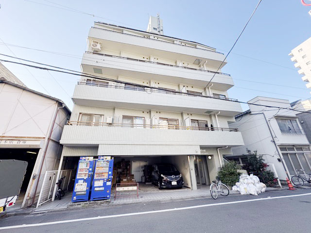 【外観】 | リブポート上野松が谷 | 手入れの行き届いた外壁やエントランスなど、「見ればわかる」レベルで清潔感を保ったマンションです。築年数を感じさせない姿で皆様をお出迎えします。～即日のご見学可能～　お問合せはお気軽にどうぞ。
