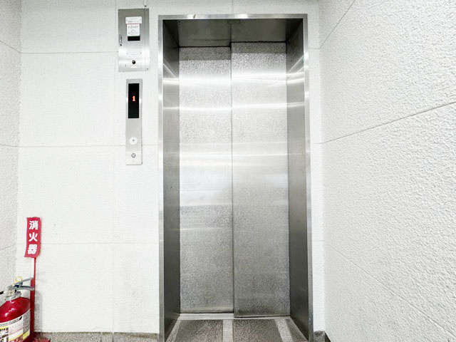 【設備】 | リブポート上野松が谷 | 無いと困ってしまう設備の筆頭がエレベーター。定期的なメンテナンスが必要な大型機械です。よく整備されていることをご確認ください。～即日のご見学可能～　お問合せはお気軽にどうぞ。
