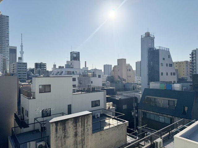 【展望】 | リブポート上野松が谷 | 眼前に広がる空の雄大さと、このお部屋の自慢の一つである「眺望」をご覧ください。毎日、この景色を独り占めできる新生活に夢が広がります。～即日のご見学可能～　お問合せはお気軽にどうぞ。

