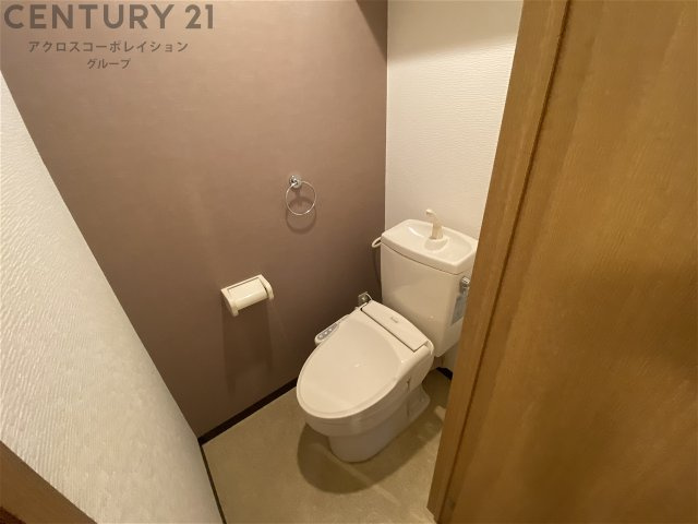 バストイレセパレートタイプのシンプルなトイレです♪
