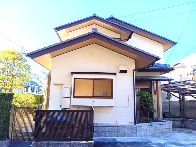 売中古戸建　三島市東大場２丁目の外観|角地につき、日当たりの良い明るい住まいです。