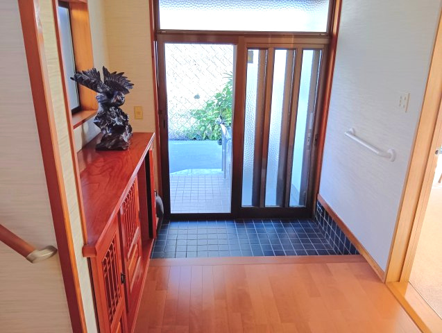 売中古戸建　三島市東大場２丁目の玄関|シューズボックス完備で収納にも困りません！