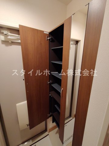 オレンジガーデンＡの収納|同建物内別部屋の写真です。