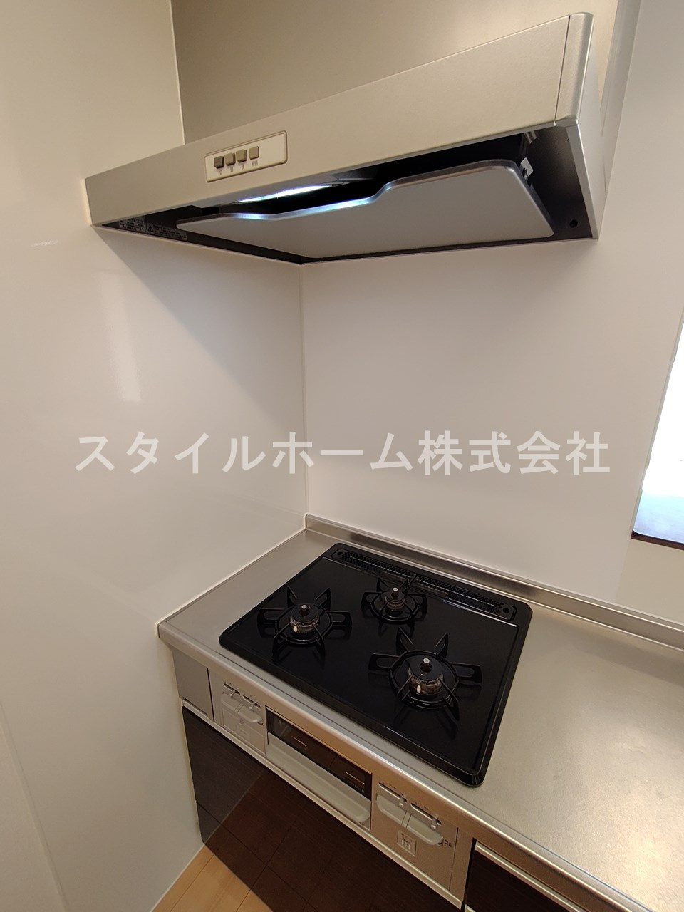 オレンジガーデンＡのキッチン|同建物内別部屋の写真です。