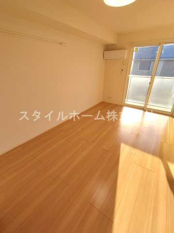 オレンジガーデンＡの居間・リビング|同建物内別部屋の写真です。