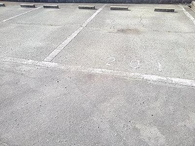 【駐車場】 | グレイスフル・ノーヴァ | 駐車場があるので、車を買う予定の方も安心です