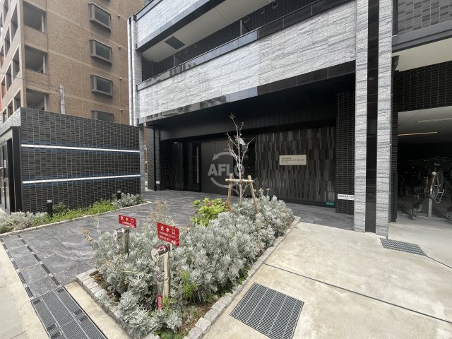 プレサンス東三国駅前グランクラスのエントランス|プレサンス東三国駅前グランクラス　エントランス