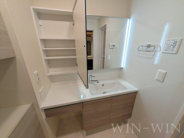 アーブル 西岩田の独立洗面台