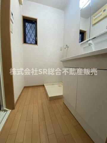 金岡2丁目中古戸建の脱衣所|脱いだ洋服はそのまま洗濯機へ投入できる使いやすい脱衣場です！