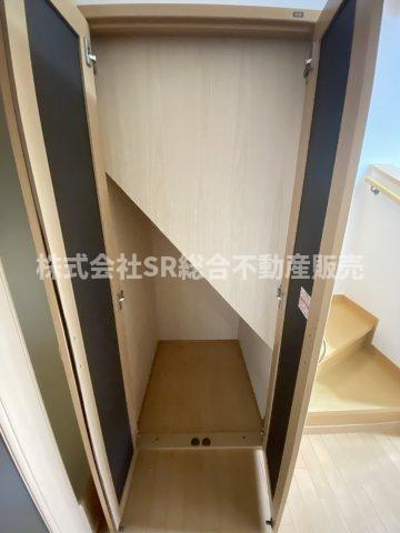 金岡2丁目中古戸建の収納|階段下にも便利な収納があります！