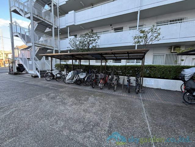 本厚木ハイツの駐輪場