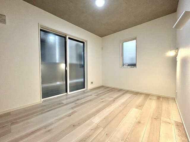 板橋区仲町　東武東上線　中板橋の洋室|1階北西側約6.0帖洋室でございます。
ベッドの高さを考慮した壁面照明を設置しております。