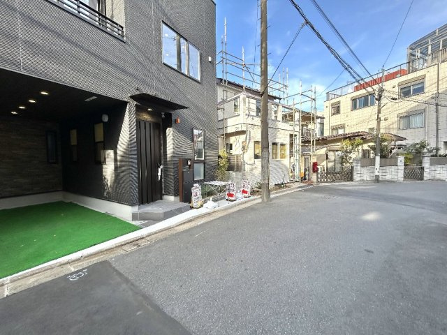 板橋区仲町　東武東上線　中板橋の前面道路含む現地写真|物件南側約4～7.8ｍの広々とした前面道路に面しております。