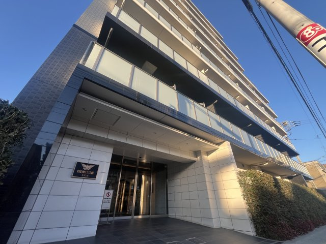 【パレステージ本川越】日照通風に優れた角部屋！の外観|重厚感のある外観で訪れる人たちを温かく包み込みます