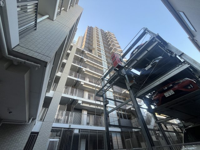 【パレステージ本川越】日照通風に優れた角部屋！の駐車場|機械式立体駐車場、駐車台数が確保できるマンションです