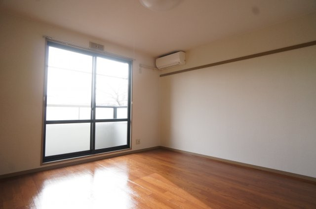 【洋室】 | メゾン・エビス | スタンダードな洋室です