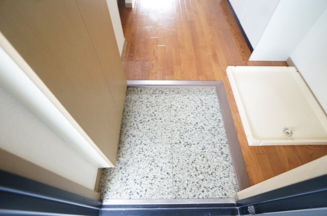 【玄関】 | メゾン・エビス | 明るい玄関です