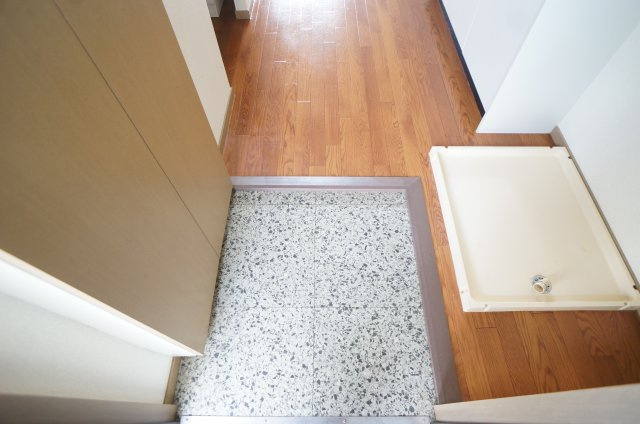 【玄関】 | メゾン・エビス | 収納もある玄関です