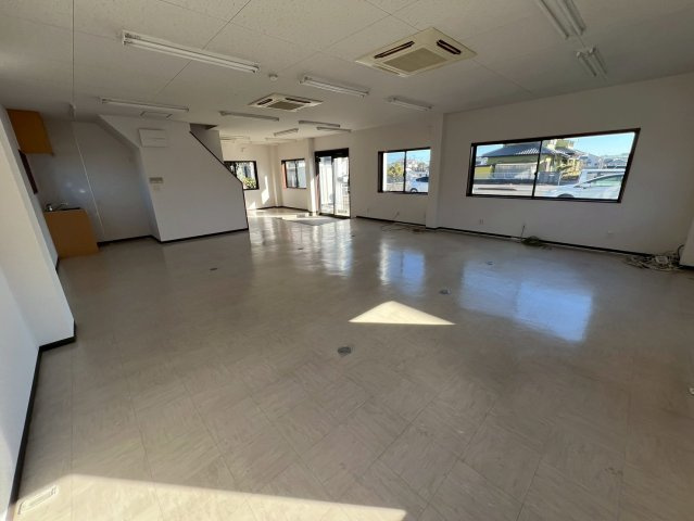 売事務所の内装