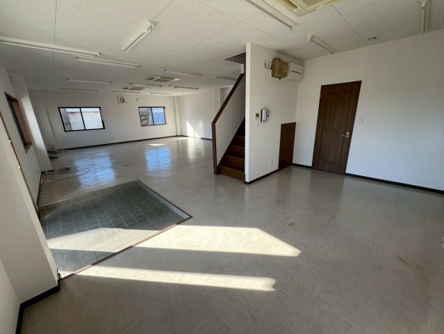 売事務所の内装