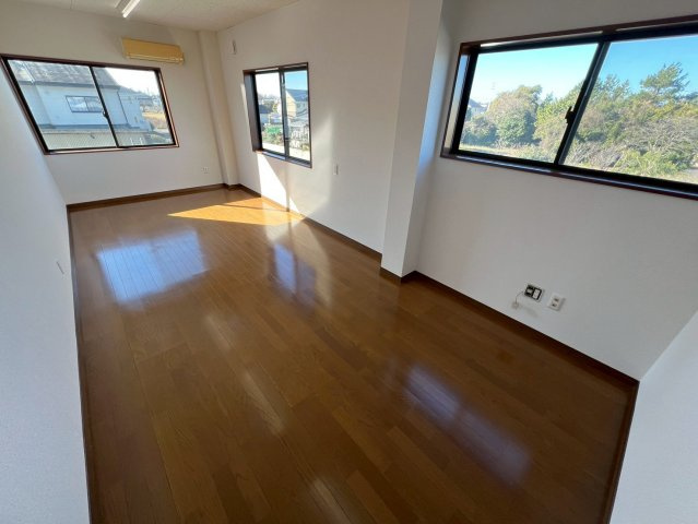 売事務所の洋室