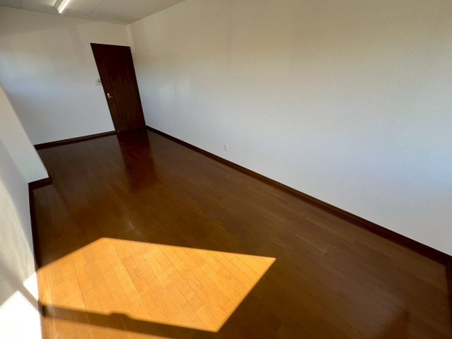 売事務所の洋室