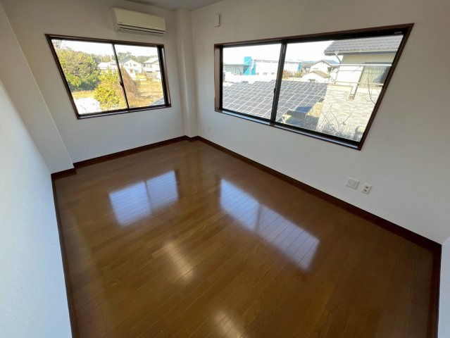 売事務所の洋室