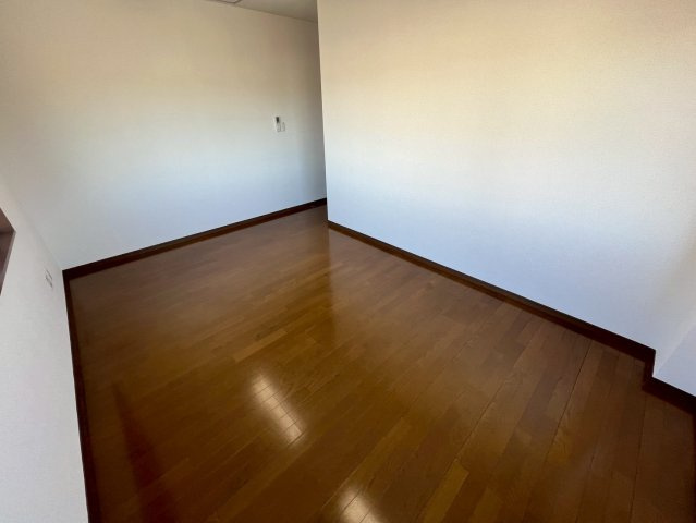 売事務所の洋室