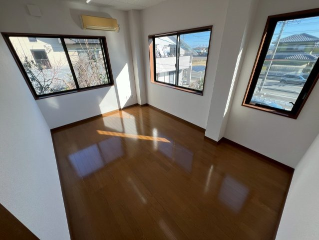 売事務所の洋室