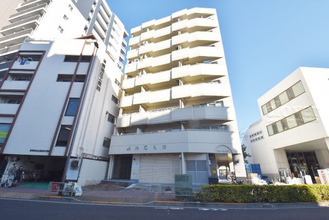 【エントランス】 | クレール亀戸 | マンションの正面エントランス。出入りする人間を癒してくれるマンション入り口であり、その建物の「顔」でもあります。～即日のご見学可能～　お問合せはお気軽にどうぞ。
